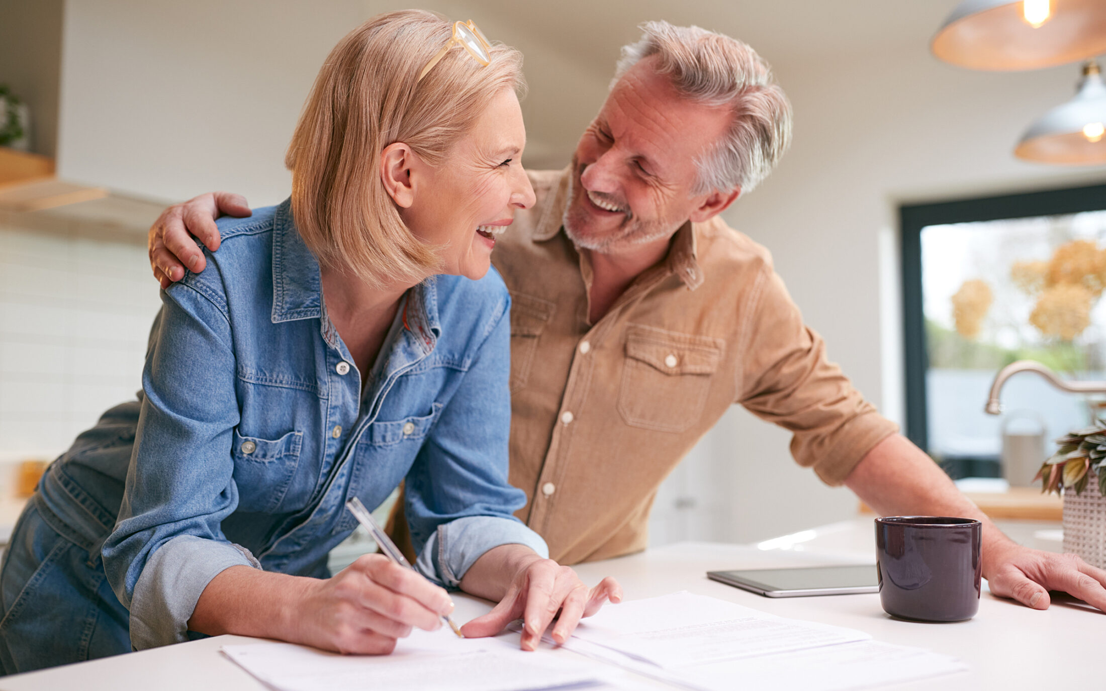 Happy couple old retired 841929702